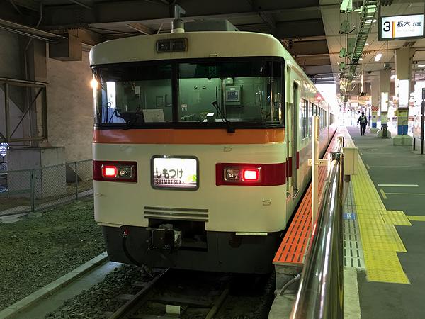 東武宇都宮駅で発車を待つ特急しもつけ282号