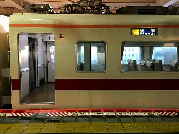 2号車後部のドア付近