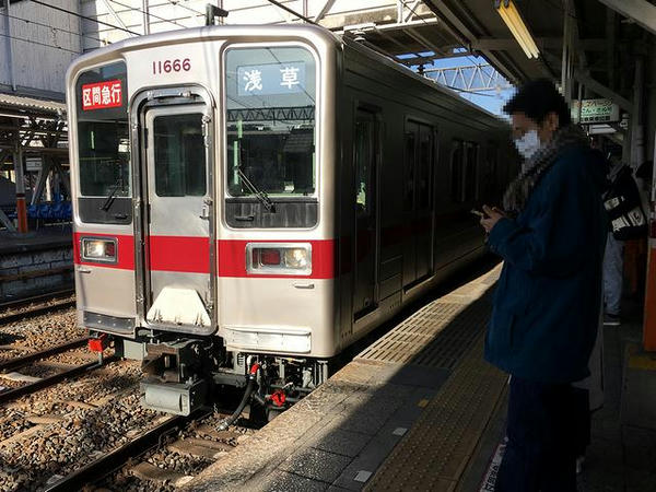 春日部駅に入ってくる浅草行き区間急行