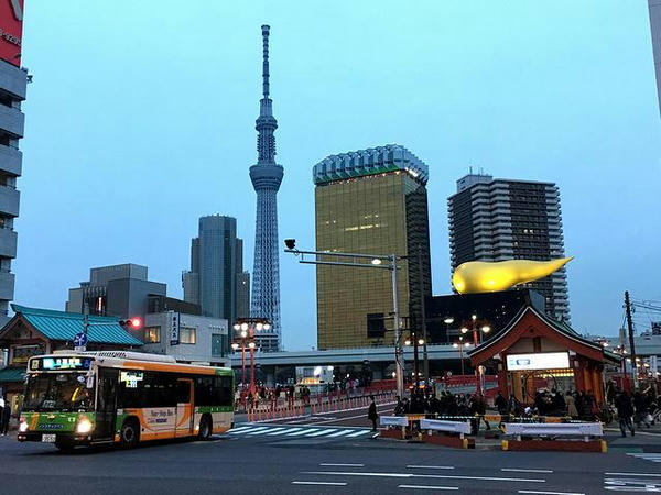 スーパードライホール、アサヒビールタワーと東京スカイツリー