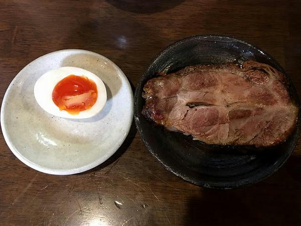 那須御養卵使用味玉子（半）（50円）と焼豚（200円）