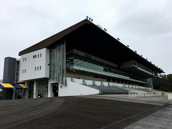 高知競馬場スタンド