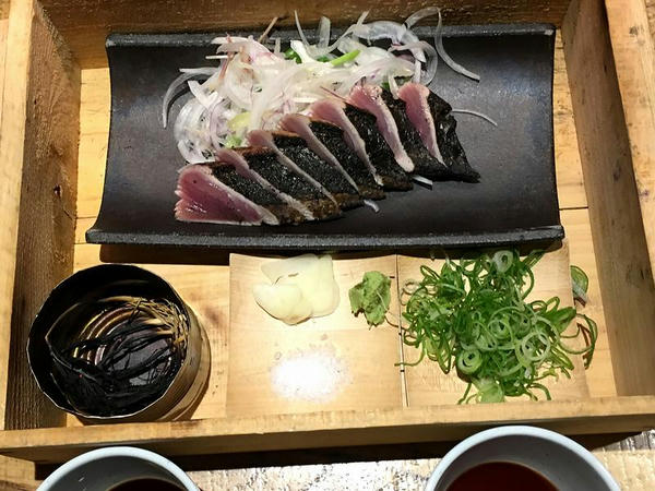 別邸流カツオの藁焼きタタキ 1200円