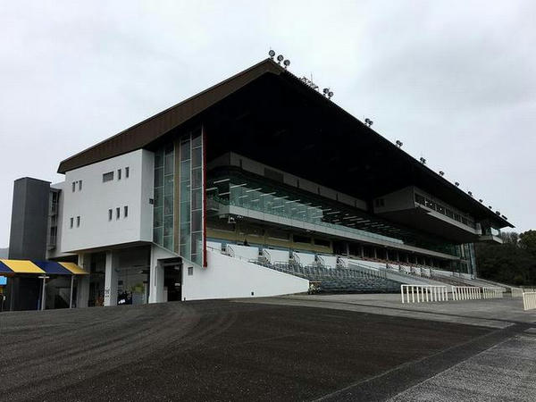 高知競馬場のスタンド