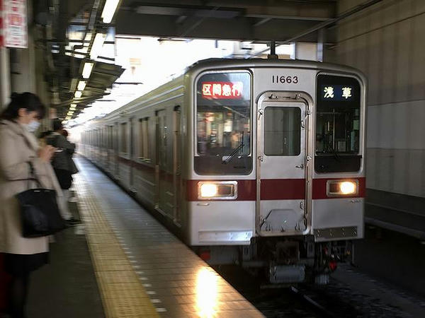 久喜駅で東武伊勢崎線浅草行き上り区間急行列車に乗り換え