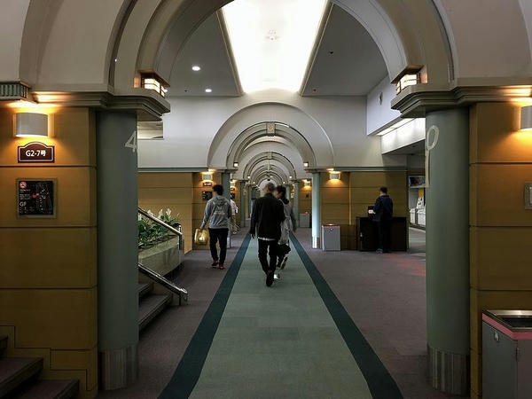 ゴンドラ席の通路