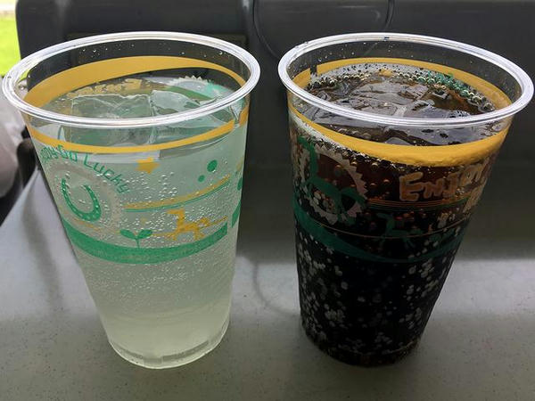 チューハイ（レモン） 420円 と コーラ 180円