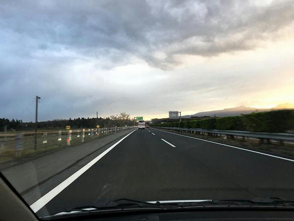 夕暮れの東北道を