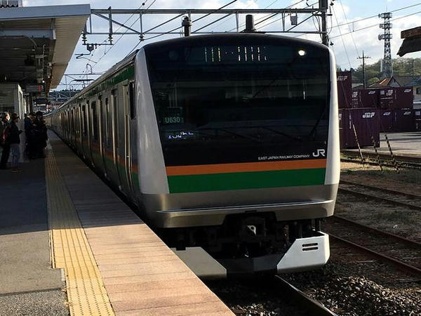 自宅最寄り駅に入ってくる上野東京ライン品川行き普通列車
