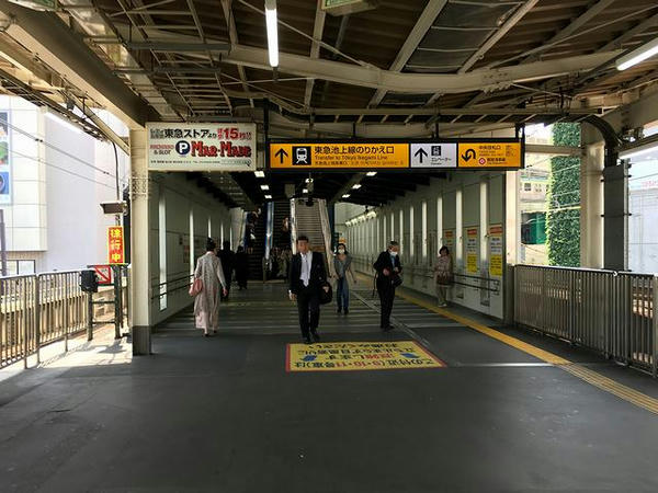JR五反田駅の東急池上線のりかえ口入口