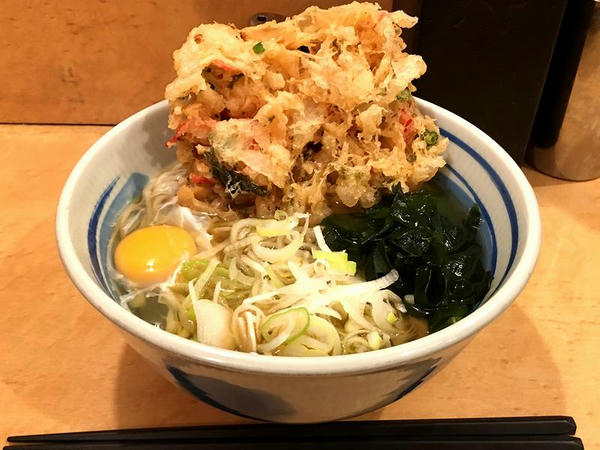 紅しょうがと高菜のかき揚げそば 400円 ＋ 生玉子 60円