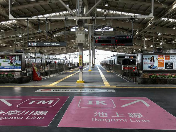 蒲田駅改札口付近からホーム方向を望む
