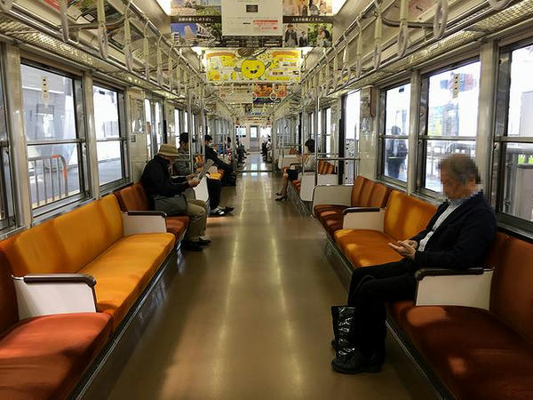 東急7700系電車の車内