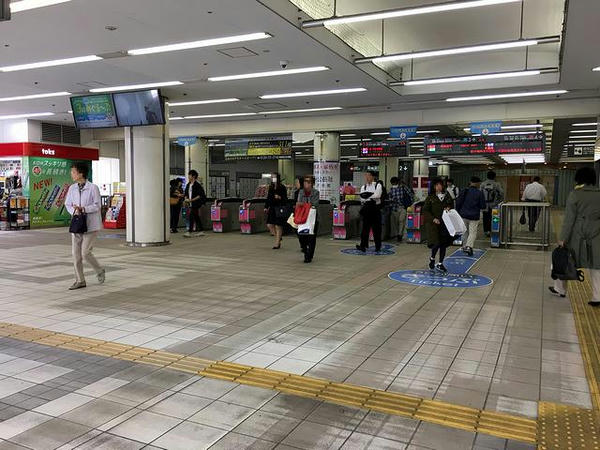 日吉駅改札口付近