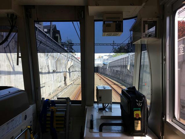 洗足駅通過直後