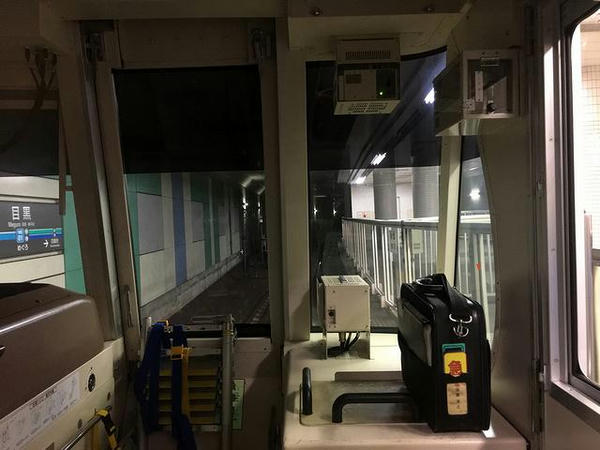目黒駅進入