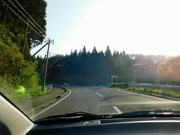 右手が第2ゲート直進で駐車場