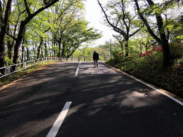 坂道をひたすら歩いて