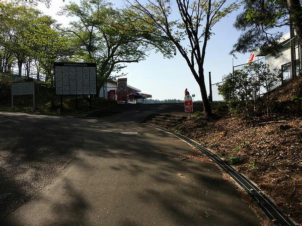 グランドスタンド入口
