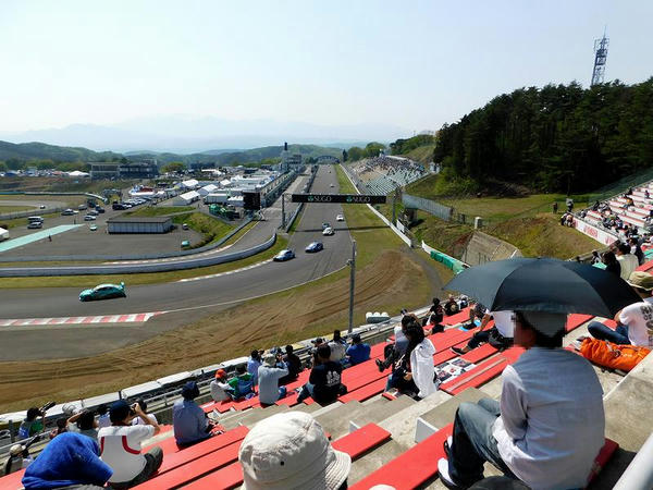 1コーナースタンドからの眺め