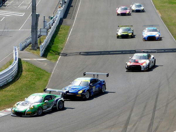 スーパー耐久レース中の様子