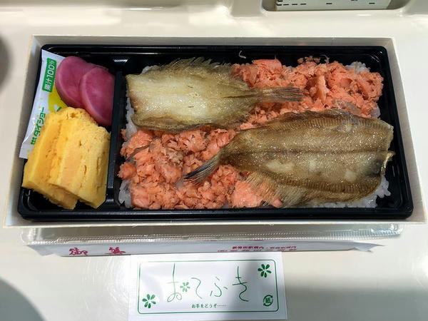 鮭と柳かれいの直千勝負弁当 1000円の中身