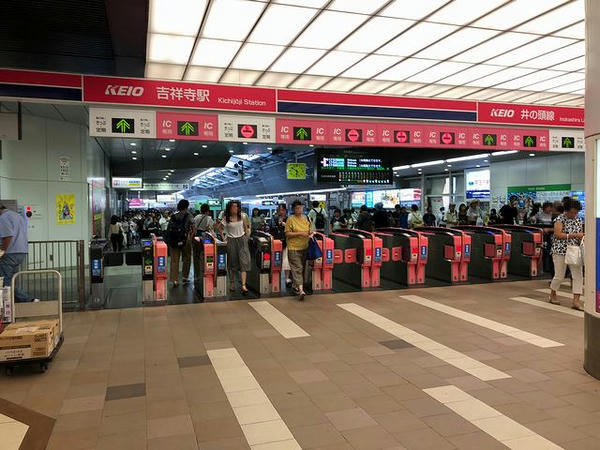 吉祥寺駅改札口付近