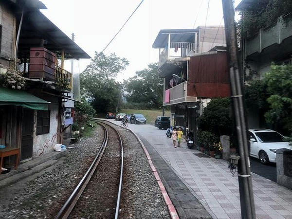 菁桐駅を発車