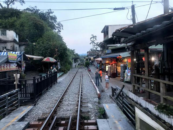 平渓駅進入