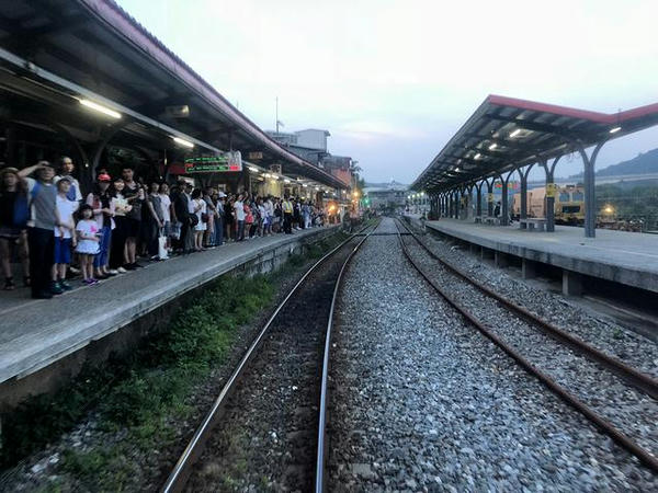十分駅進入