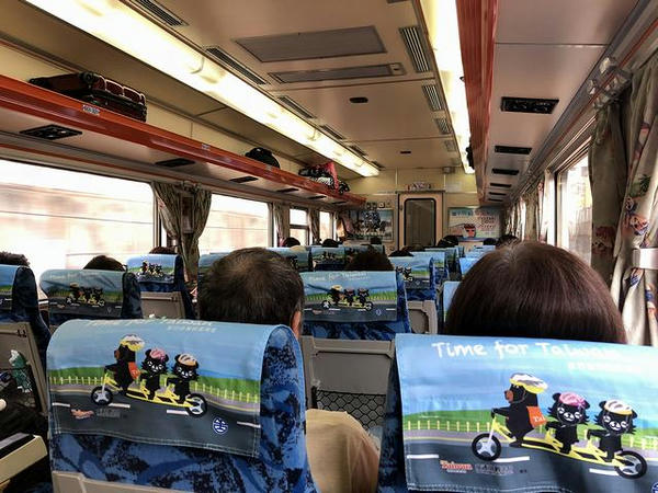 109次自強号の車内