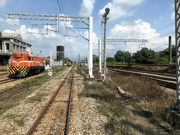 二水駅を発車