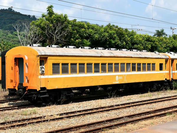 二水駅に留置されていた元平快車用だった事業用客車（30ES32422）