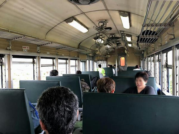 3671次普快車車内の様子