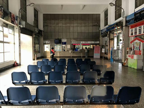 蘇澳駅の待合室