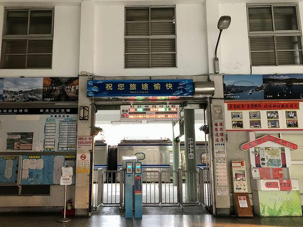 蘇澳駅の改札口付近