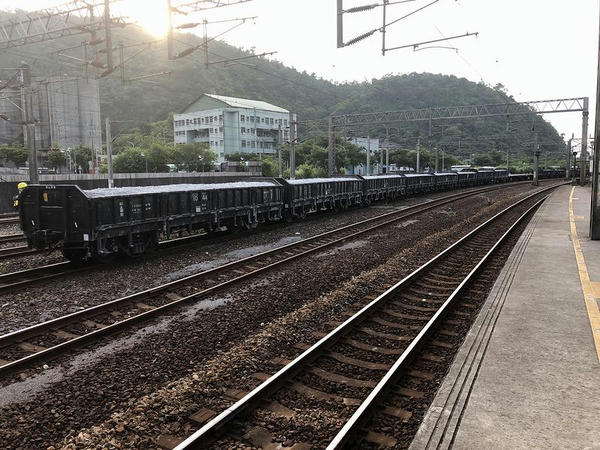 蘇澳新駅で入換中の貨物列車