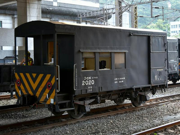 蘇澳新駅で見かけた貨車（有蓋緩急車）