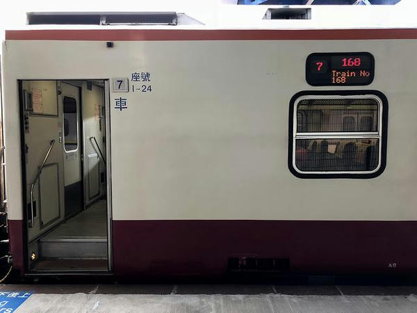 潮州行き167次自強号の乗降口付近