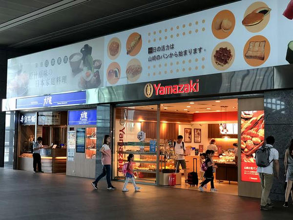 （高鉄）台中駅コンコースのレストランのごく一部(1)