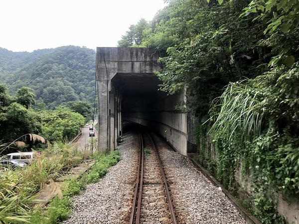 ロックシェッド（最後尾の窓から）