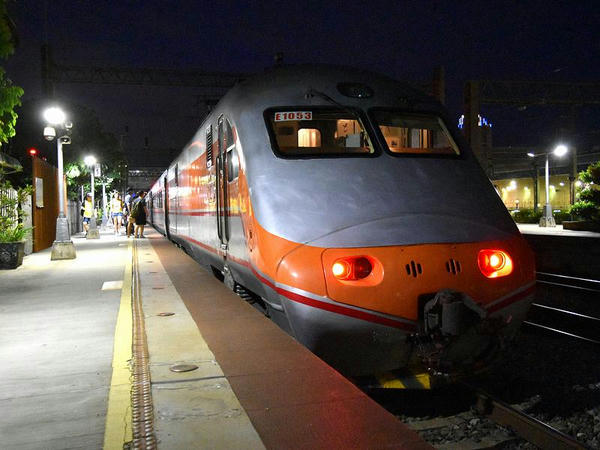 新竹駅に停車中の七堵行き138次自強号