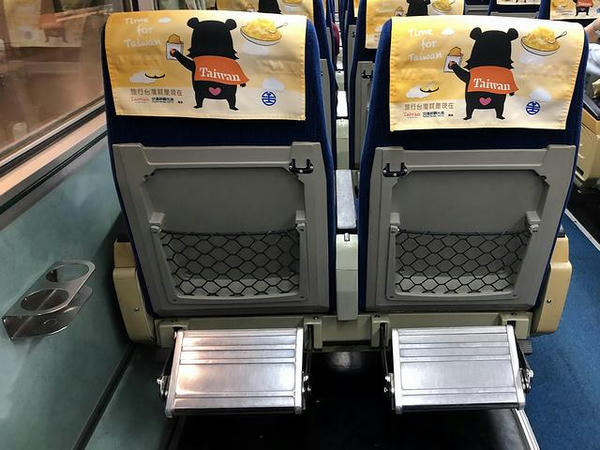 EMU300型電車のシート背面