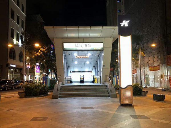 高雄捷運 盬埕埔駅出口