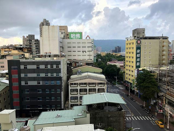 ホテルの部屋から見た朝の景色