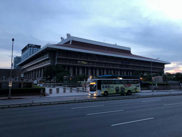 早朝の台北駅