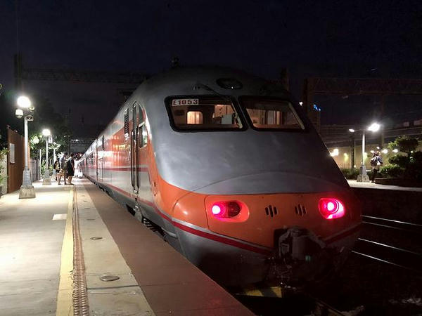 新竹駅に停車中の138次自強号