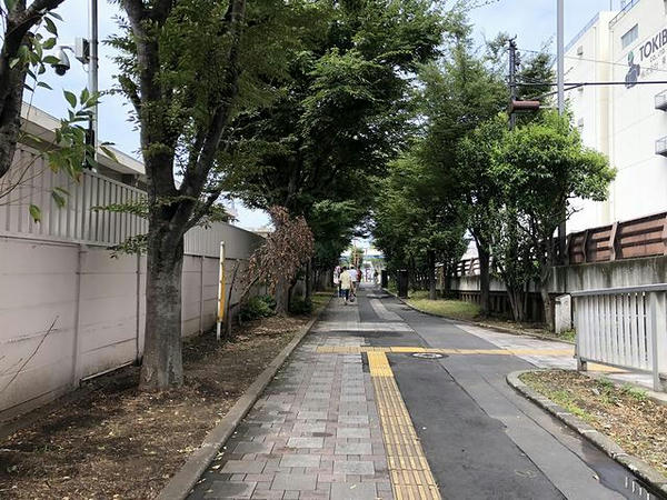大井競馬場正門へと向かう