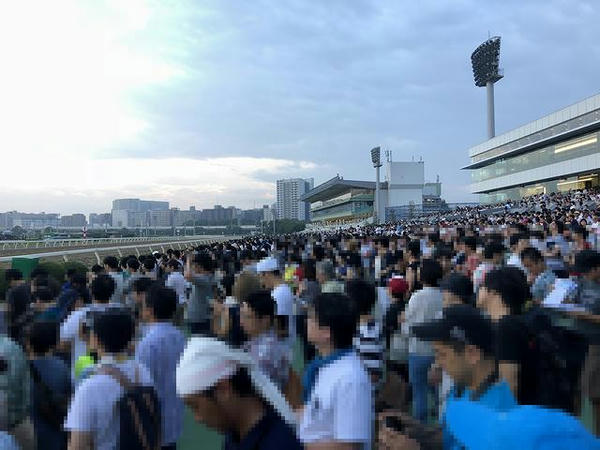レースを待つ観客