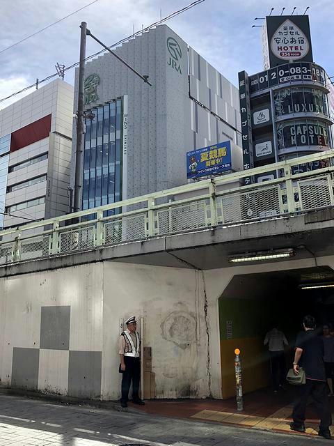 甲州街道越しに見たウインズ新宿